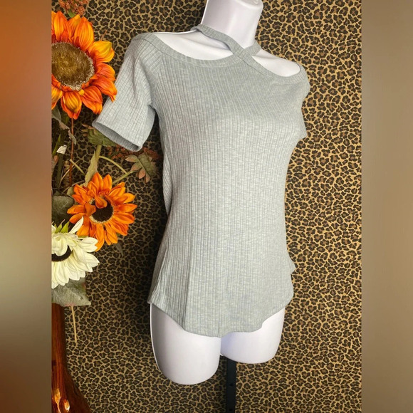 🌴3/$30🌴DOE & RAE Blue Cross Neck Cold Shoulder Top NWT - Picture 2 of 8